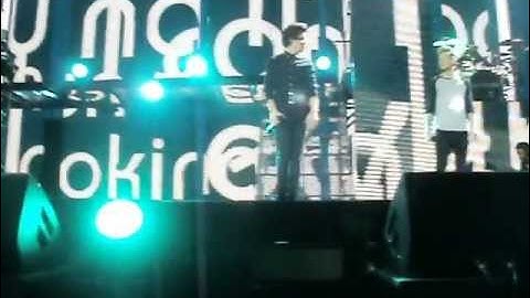 One Direction Live O2 on 2 april - One thing. (FRONT ROW)