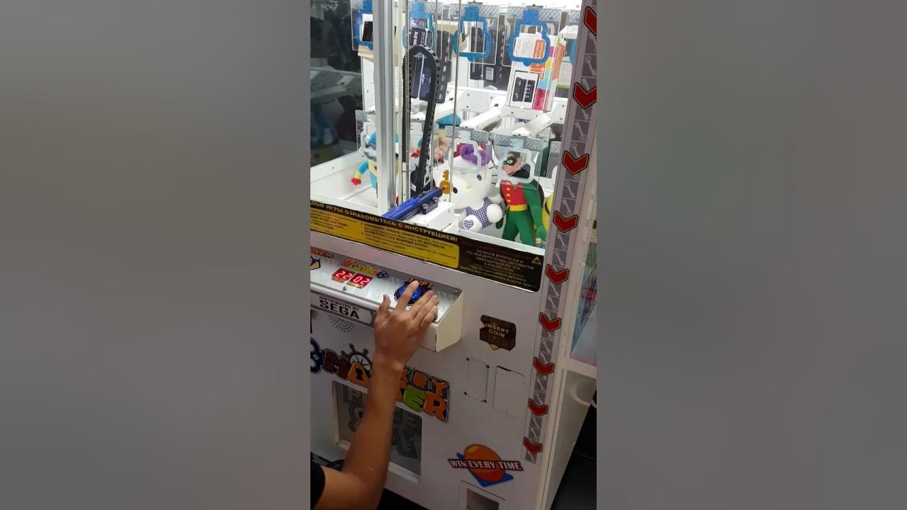 Автомат с айфонами. Как можно выиграть в автоматах с толкателями. Автомат толкатель с айфонами. Можно выиграть в автоматах. Как выиграть в автомате с толкателем.