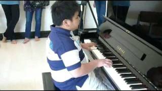 Video thumbnail of "amazing piano talent"