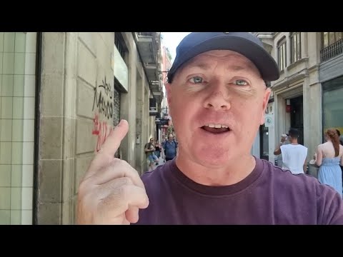 BARCELONA - WEIRD Start In Gothic Quarter....