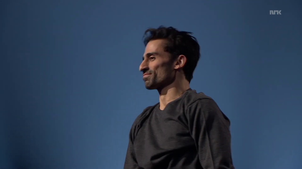 Navid Rezvani performing at the 