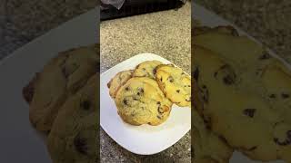 Small Batch Chocolate Chip Cookies | Crisp around the edges, soft in the center and ready in 30 min