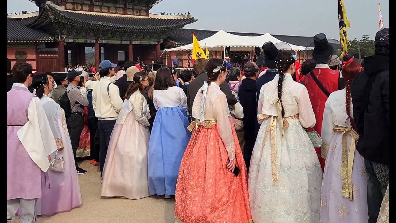 경복궁은 한복 입은 외국인들 열풍/단풍도 물들기 시작/첩종행사 Gyeongbokgung Palace