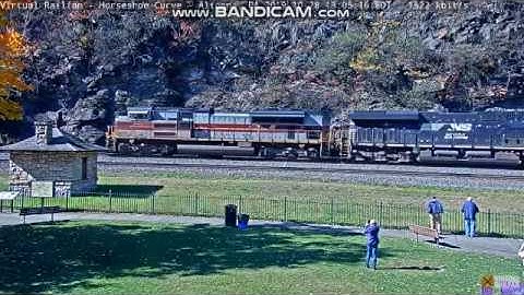 Virtual Railfanning at Horseshoe Curve: the Lackawanna Heritage unit leading the pack