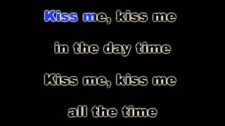 KISS ME KISS ME - Sarah Geronimo (KARAOKE VERSION)