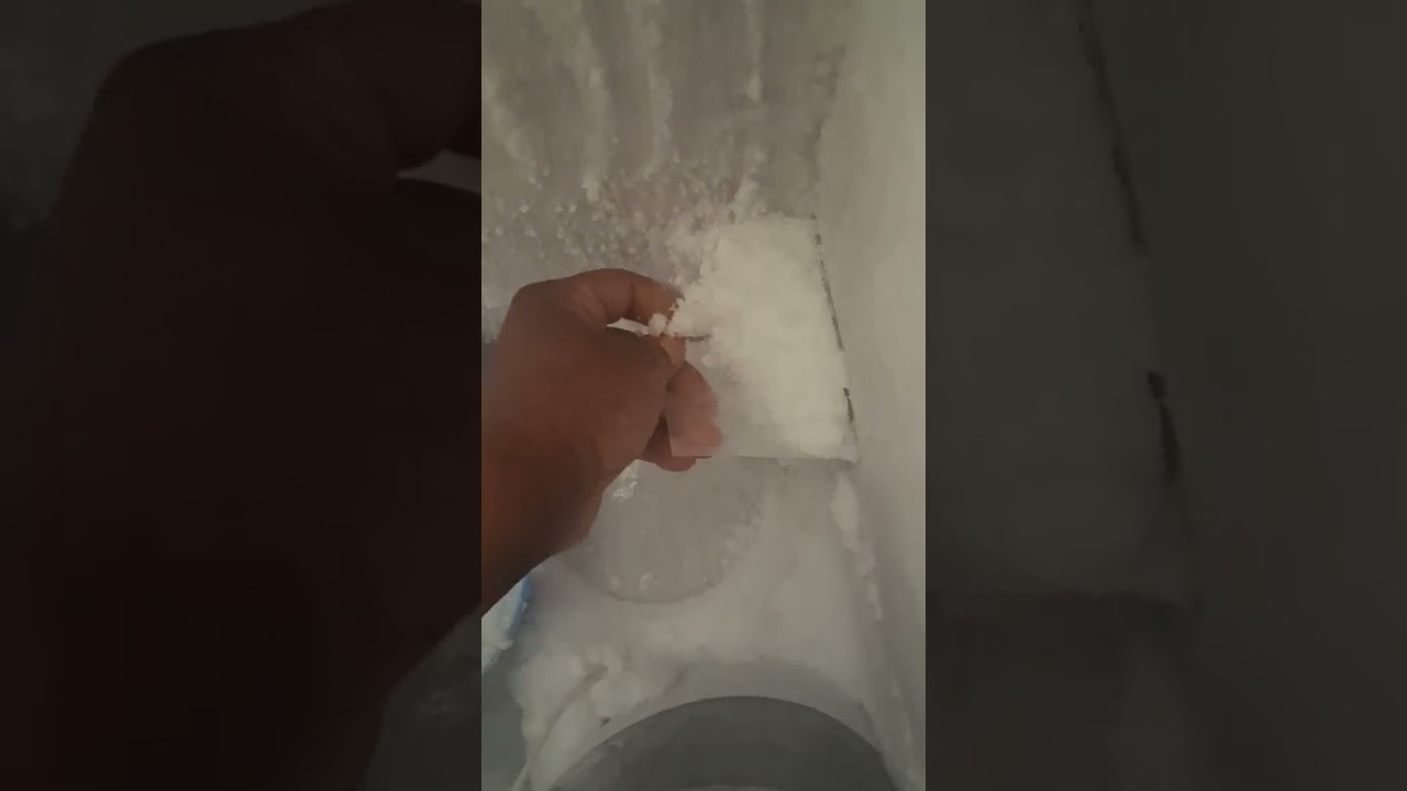 Scrapping freezer #frostscrapping #iceasmr #scrapping #ice #powederyice #flakyice