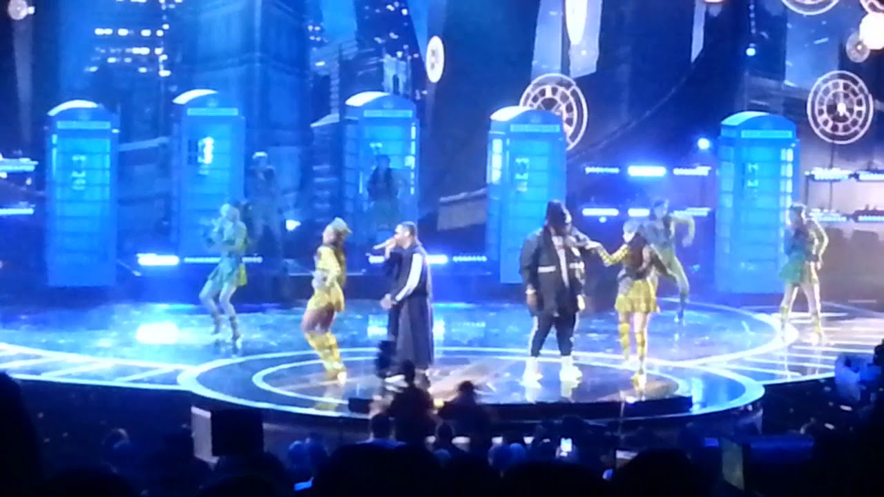 ZION Y LENNOX "HOLA" CLIP @ 2018 LATIN AMERICAN MUSIC AWARDS PT.14/43