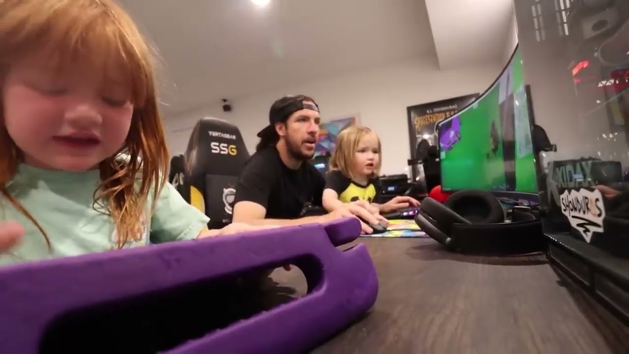 A for Adley! HOUSE FiRE ESCAPE Roblox Family party for Niko s birthday Fashion Show with new Adley m