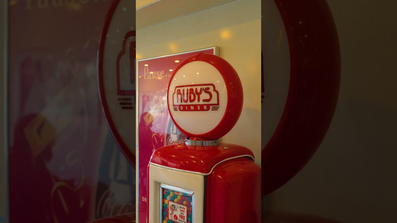 If there’s anything close to a time machine that exists…it’s an old American diner 🍔🥤😆