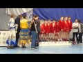 Трёхкратный чемпион Европы по самбо Дмитрий Лебедев награждает детей в г. Артеме.