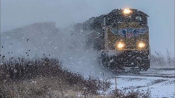 Massive UP Train BLAZING through Snow Storm!! 
