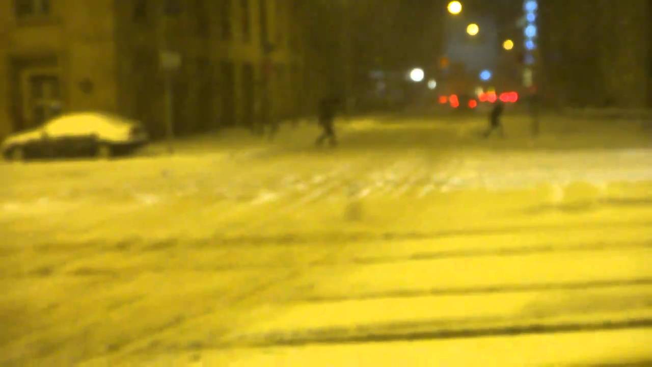 Schnee in Nürnberg am Grand Hotel und Hauptbahnhof am 1. Dezember 2010