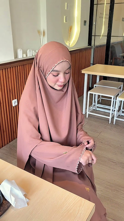 Awalnya ribet tapi lama lama nyaman juga kan? 🥰 #hijrah #abaya #frenchkhimar