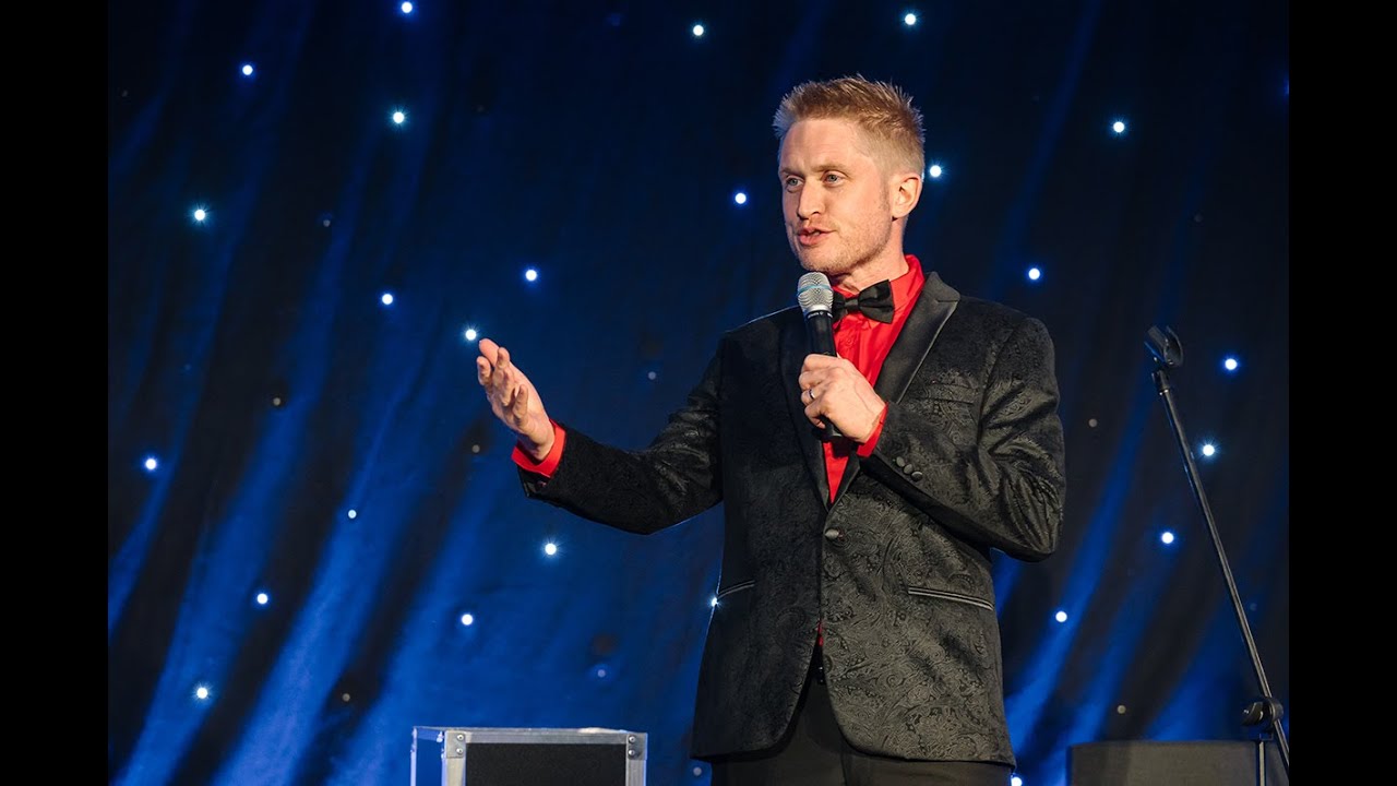 Tom Elliott - Corporate Event Host & Stand Up Comedy Magician - YouTube