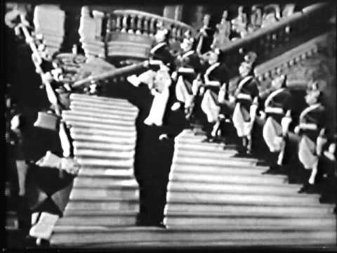 Video: Maurice Chevalier: Biografie, Carieră, Viață Personală