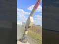 Российсиянин показывает одну из дорог смерти в Курской области