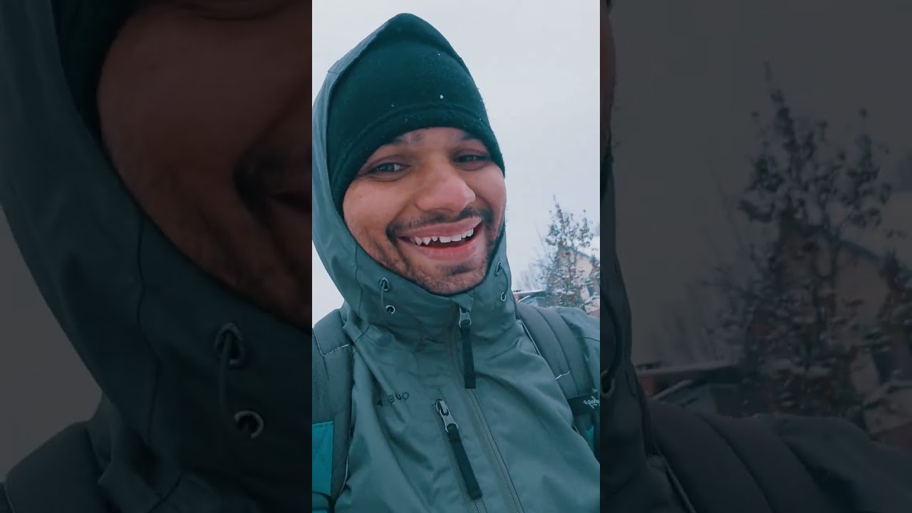 Blogger Lite. but banna pro hai.