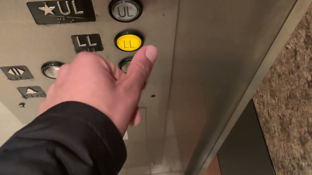 Montgomery Hydraulic elevator @ Crossroads Mall Portage, MI