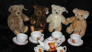 Reading University Flute choir-Teddy Bears picnic-audio only