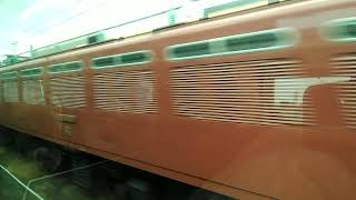 仙台電車区に長岡運転所EF8197赤13号色、ED75759をJR土崎工場から回送して来た