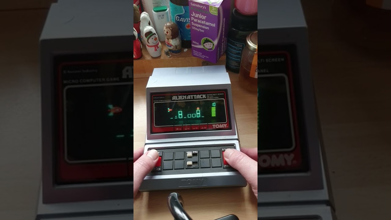 Tomy Alien Attack LCD game - YouTube