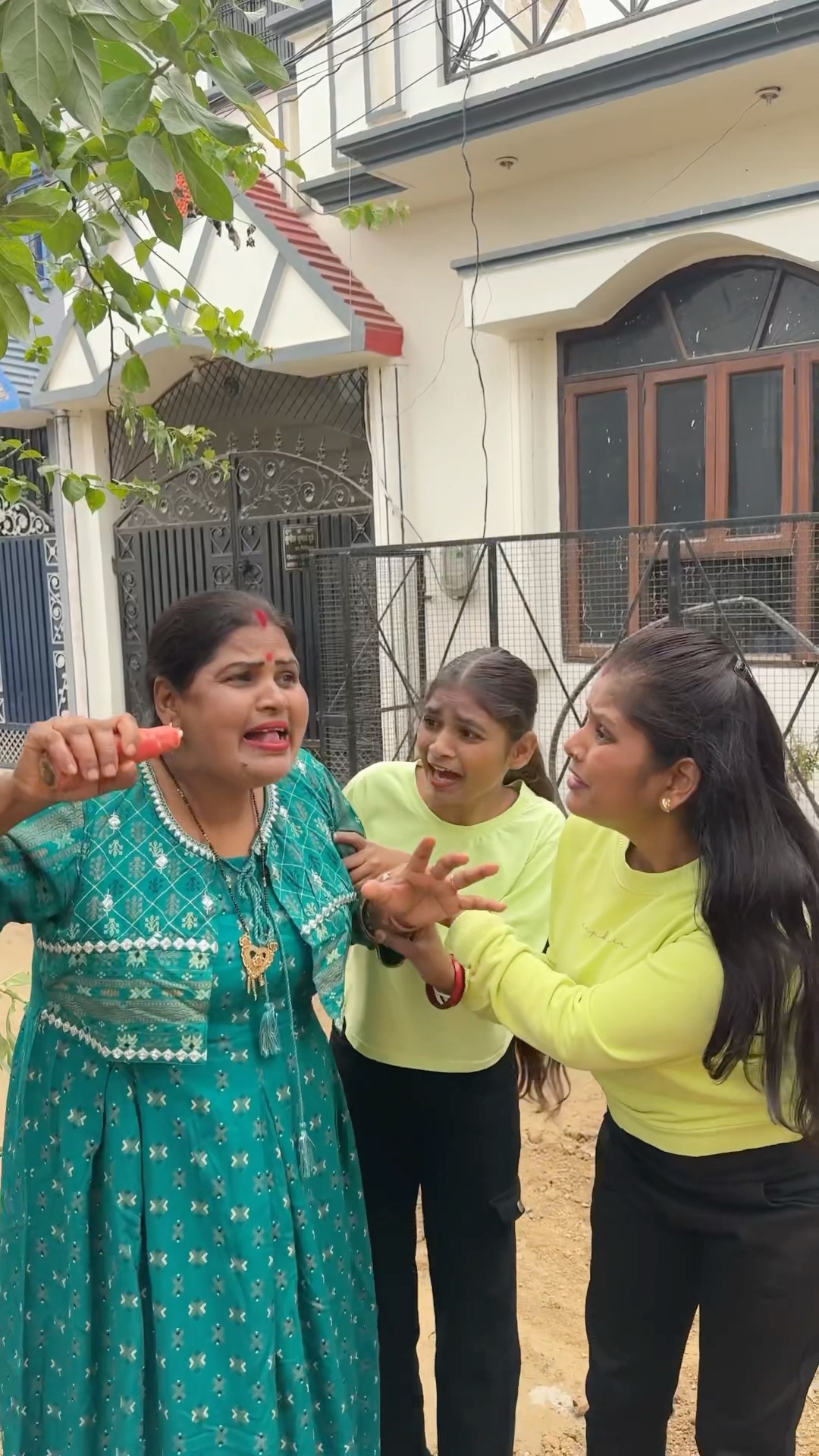 Dadi ne Ayaan ki Gajar le li ?? #shorts #funny #comedy #youtubeshorts #funnyshorts #comedyvideo