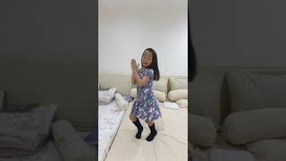 MATERIAL SONG