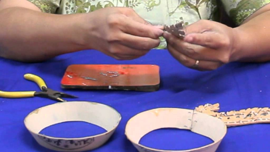 การประดิษฐ์เครื่องแต่งกาย ระบำนารีศรีสาระ