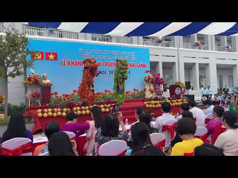Múa lân chào mừng lễ khánh thành và khai giảng năm học 2023-2024