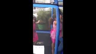 Ana Clara E Maria Clara Dançando As Poderosas