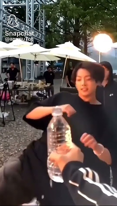 vminkook trying to kick the bottle cap #bts #btsarmy #7ksubscriber