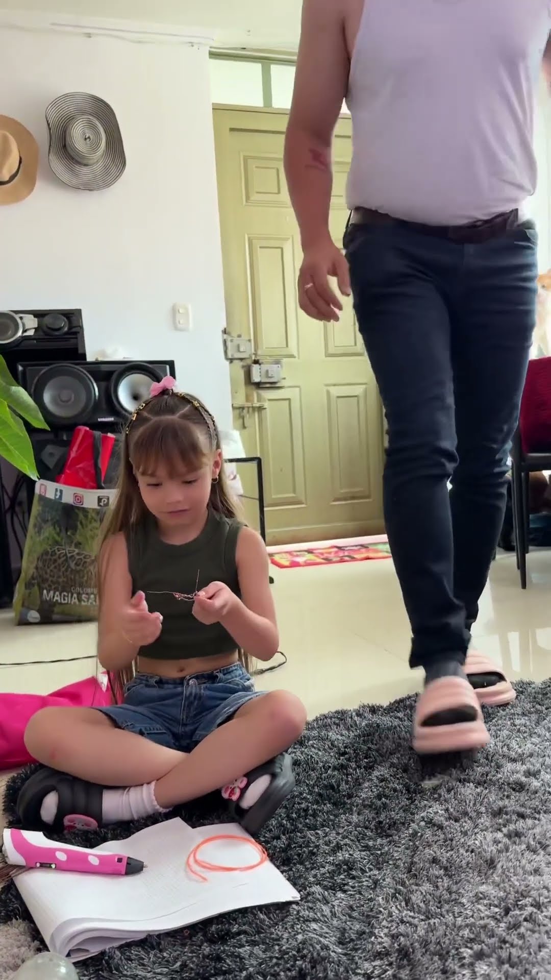 Kendall se compró lápiz tres D y es más envidiosa #humor #cosasdefamilia #cosasdecasa #comedy