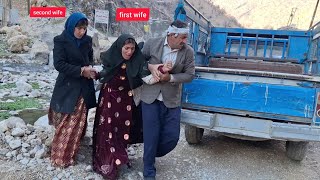 Nomadic Chase: Man Finds Nomadic Woman, But She Escapes Once More ‍♂