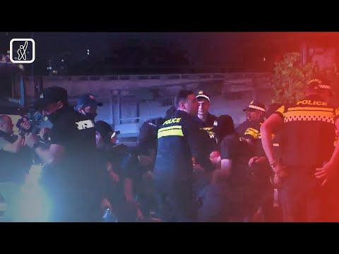 რუსული კანონის საწინააღმდეგო აქციებზე დაკავებული 130-მდე პირი თავისუფალია