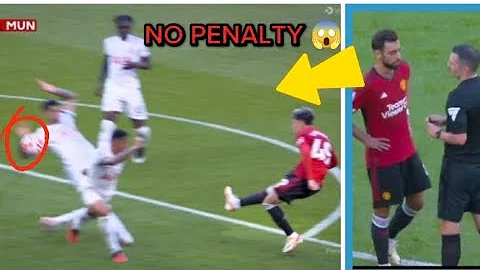 Michael Oliver and VAR said this handball by Romero wasn’t a penalty for Manchester United.