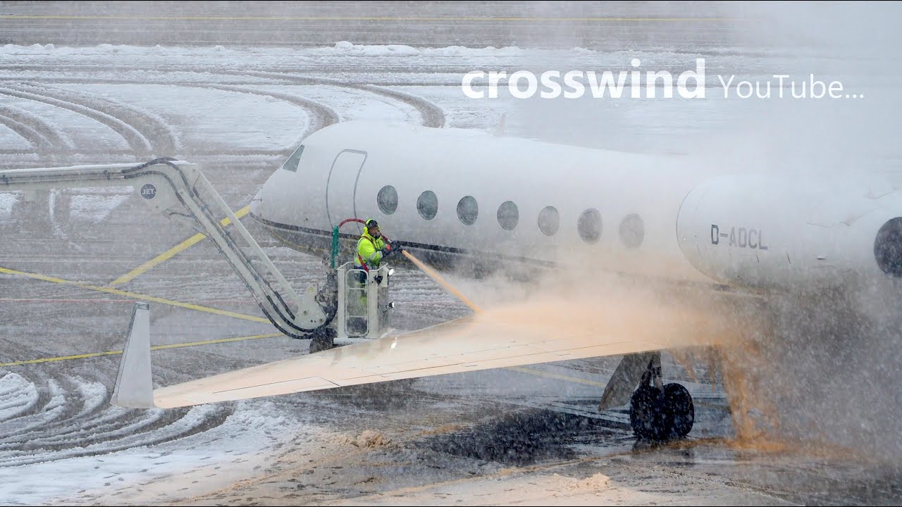 Gulfstream G550 | Deicing and Takeoff | Zürich Airport 01.12.2020 [4K]