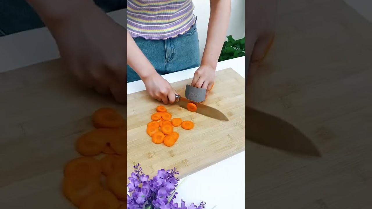 With this finger guard, you are not afraid of cutting vegetables 