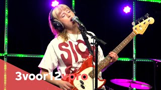 Mood Bored - 'Lucky' & 'Vibe Like Edie' Live @ 3FM (VoorAan)