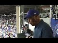 CWS@CHC: Ernie Banks sings during stretch at Wrigley の動画、YouTube動画。