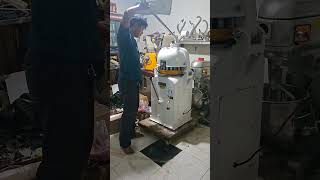 Semi-automatic divider rounder machine 36 pcs SM-936 brand Sinmag Taiwan. Interested: WA. 0895.32...