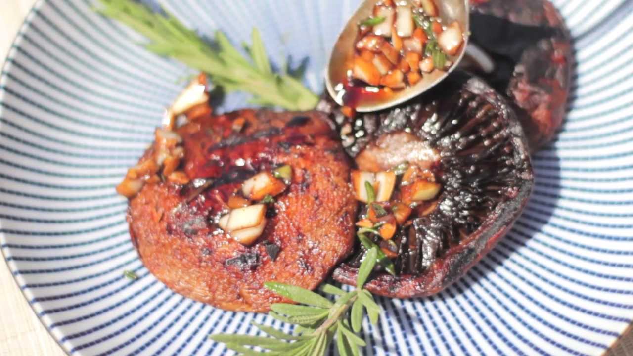 25 Barbecued Portobello Mushrooms Video Vegetarian Bbq Recipe Youtube Vegetarian Bbq Bbq Recipes Steak And Mushrooms