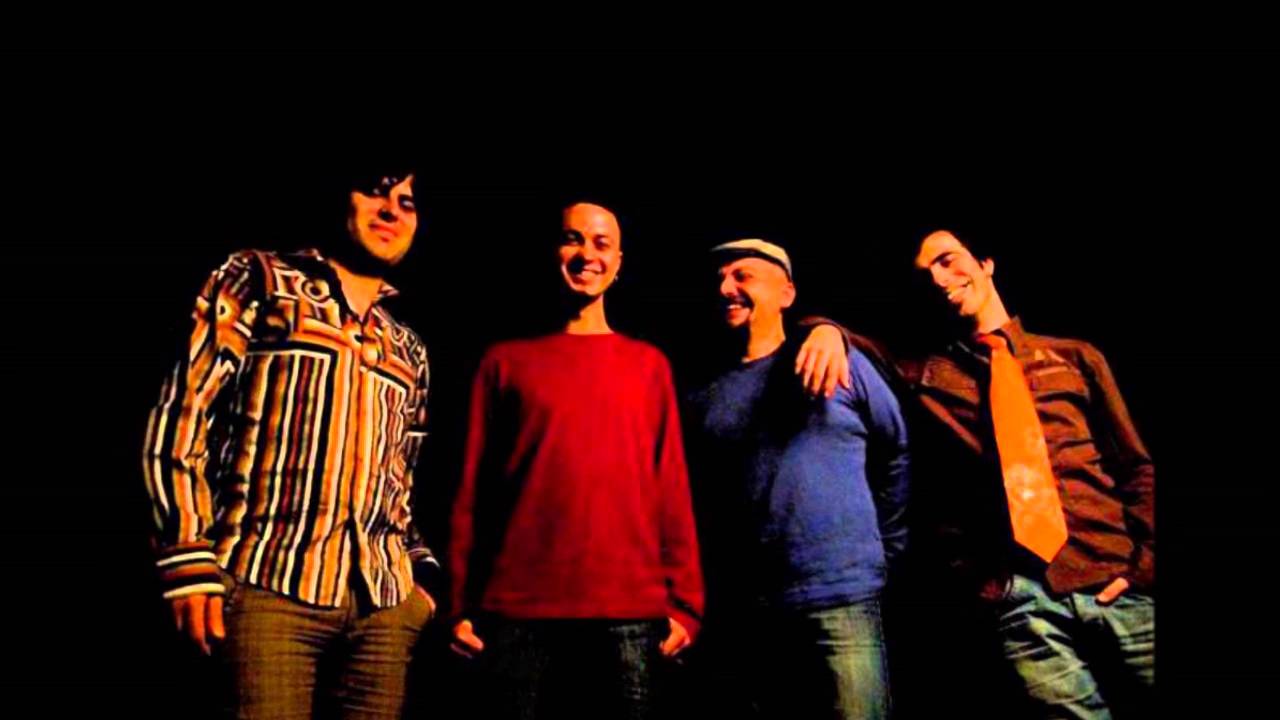 Pilli Bebek Siyah Beyaz solo cover YouTube