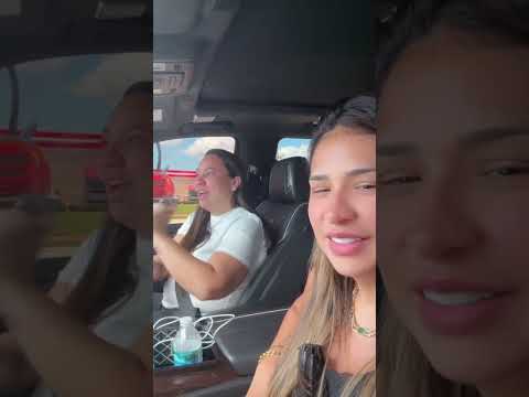 Quem mais fica feliz assim com comida boa? Kkkkkk.. #simonemendes #viagem #comida #felicidade