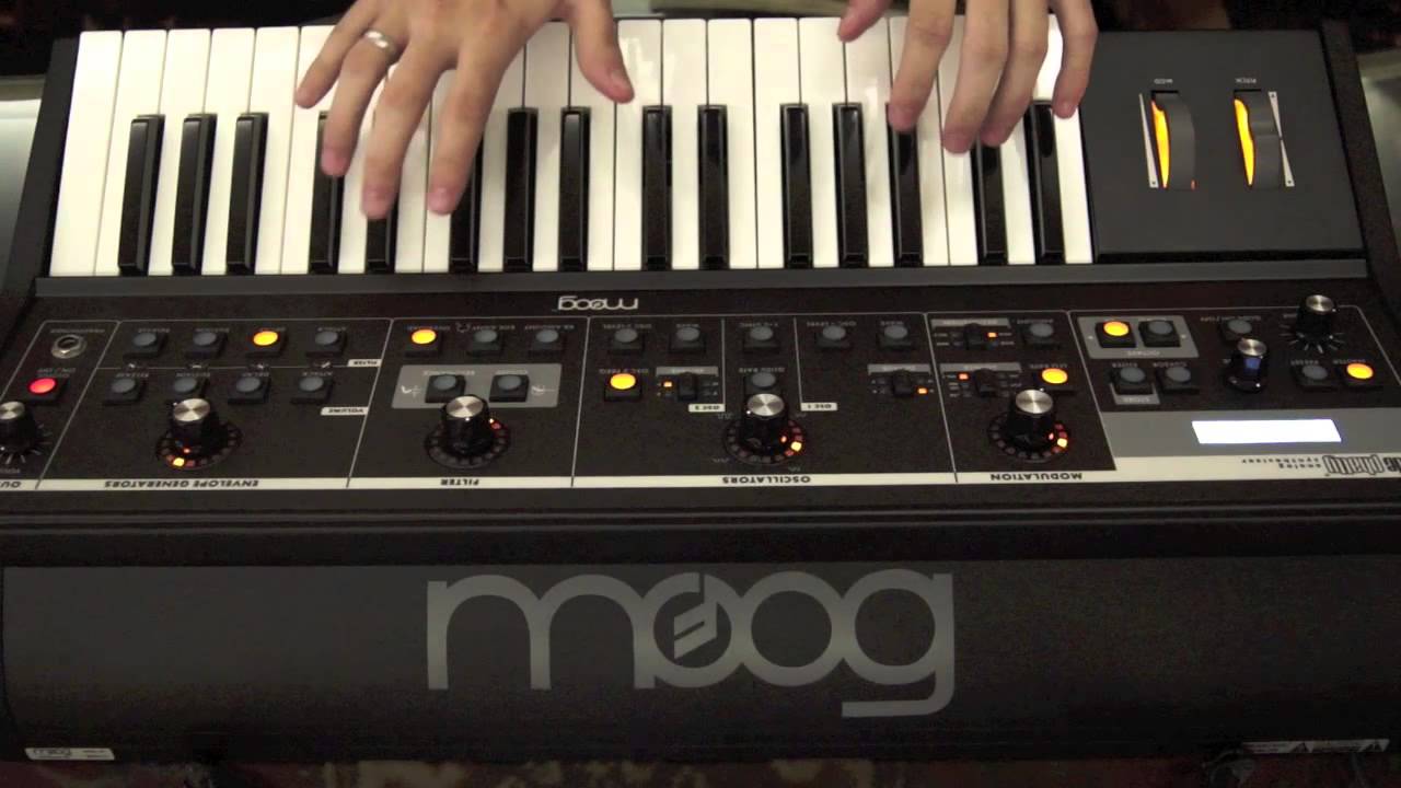 Electro-Harmonix Deluxe Memory Boy and synthesizer sounds