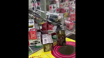 UFOキャッチャーでトミカプレミアムゲット 