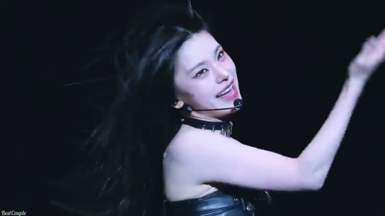 Taeyong Yeji FMV Hindi song swimming pool mein Naha ke tu aur bhi namkin ho gai hai