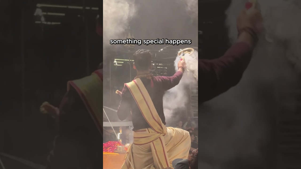 В Варанаси это происходит каждую ночь 🇮🇳