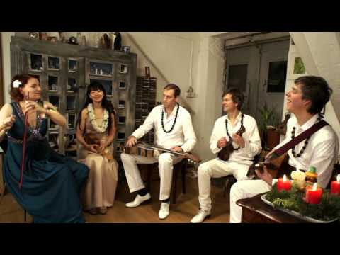 Hula Hut & The Seven Seas feat. Katharina Micada: Leise rieselt der Schnee