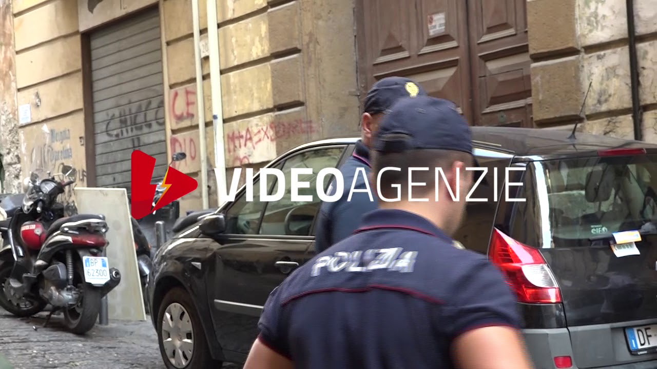 Stesa ai Quartieri Spagnoli contro casa del boss Mariano: esplosi 26 colpi | videoagenzie