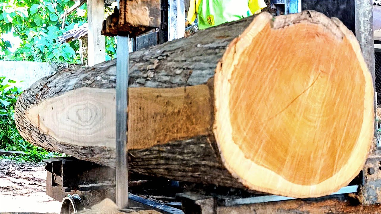 The process of sawing the super teak wood into blocks 7x14cm - YouTube